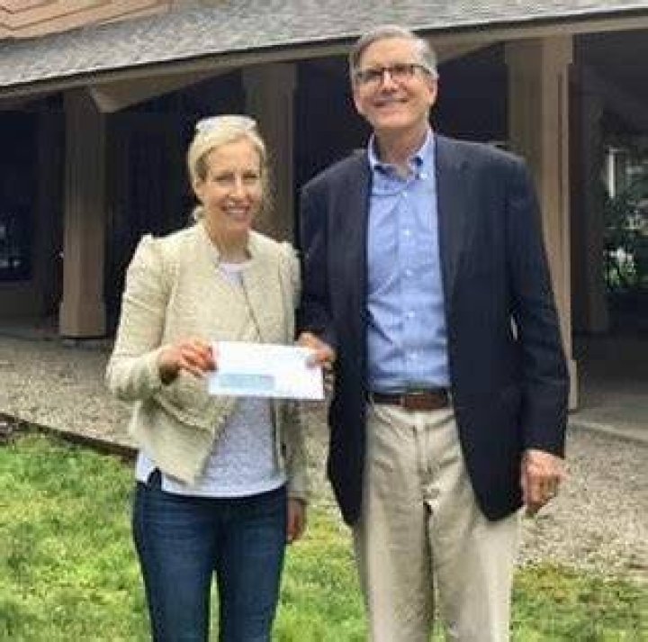 Allyson Nemeroff presenting a donation to Homes with Hope President & CEO. 
