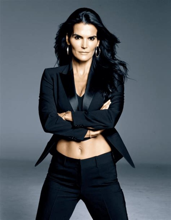 Angie Harmon 