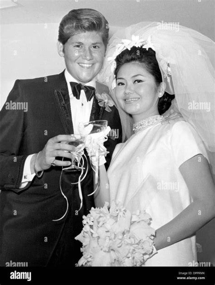 Elaine Okamura and Wayne Newton.